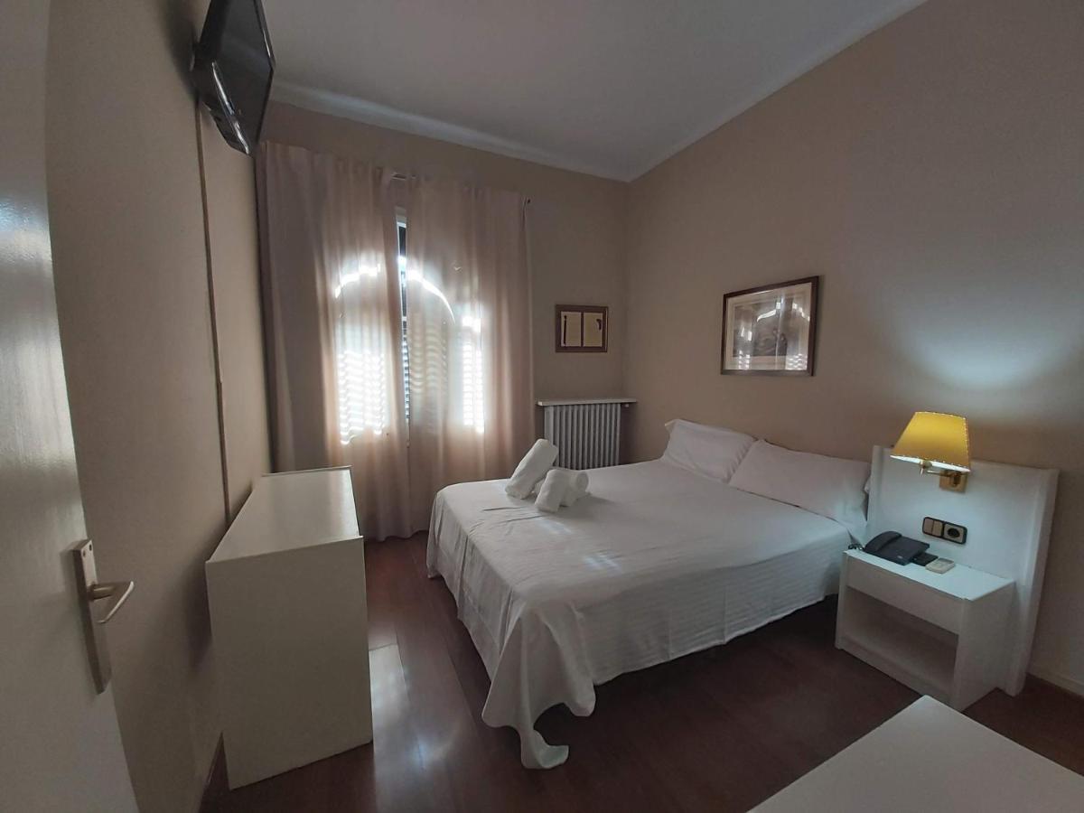 Hotel El Castell Sant Boi de Llobregat Eksteriør bilde