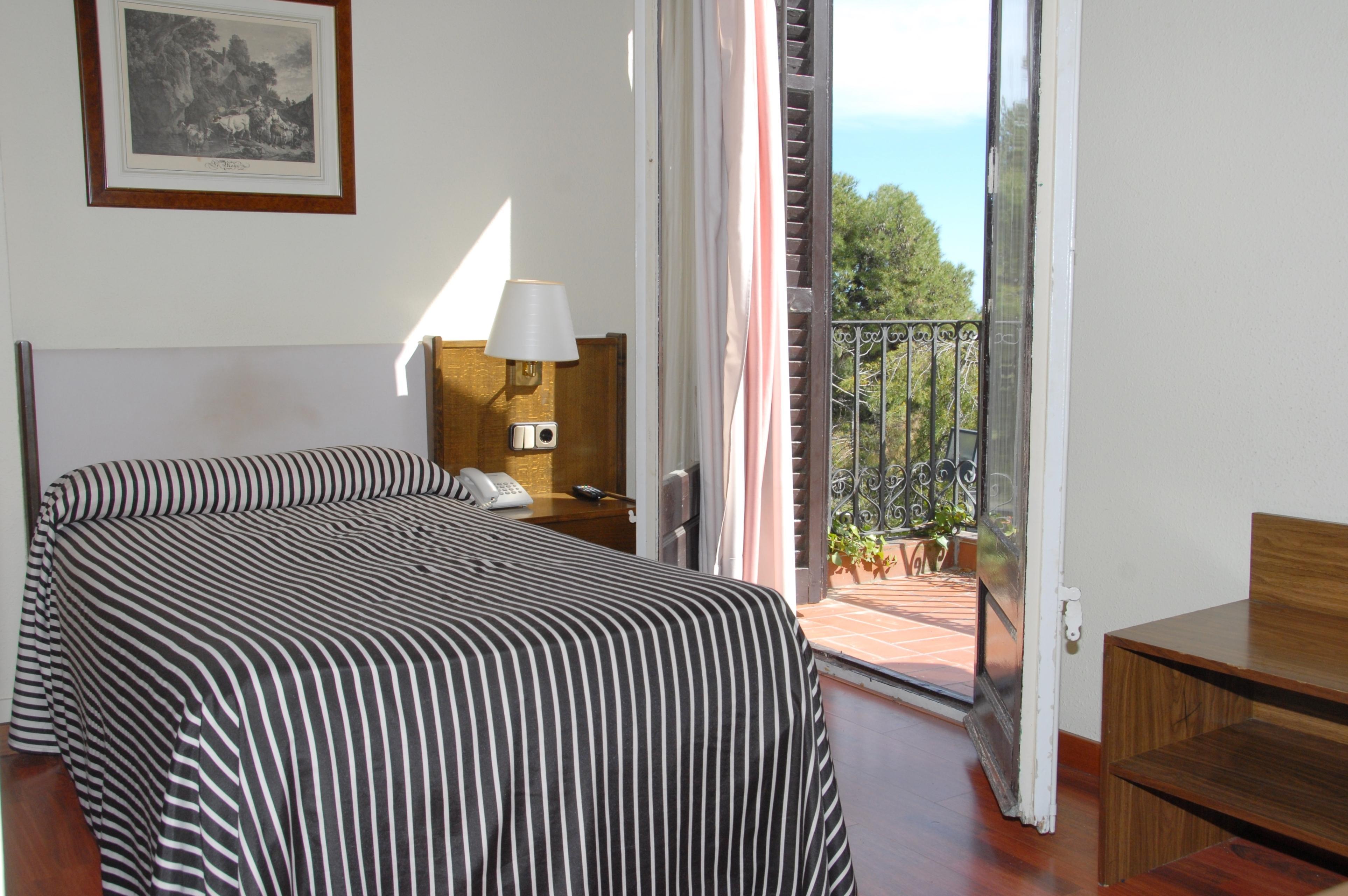 Hotel El Castell Sant Boi de Llobregat Eksteriør bilde