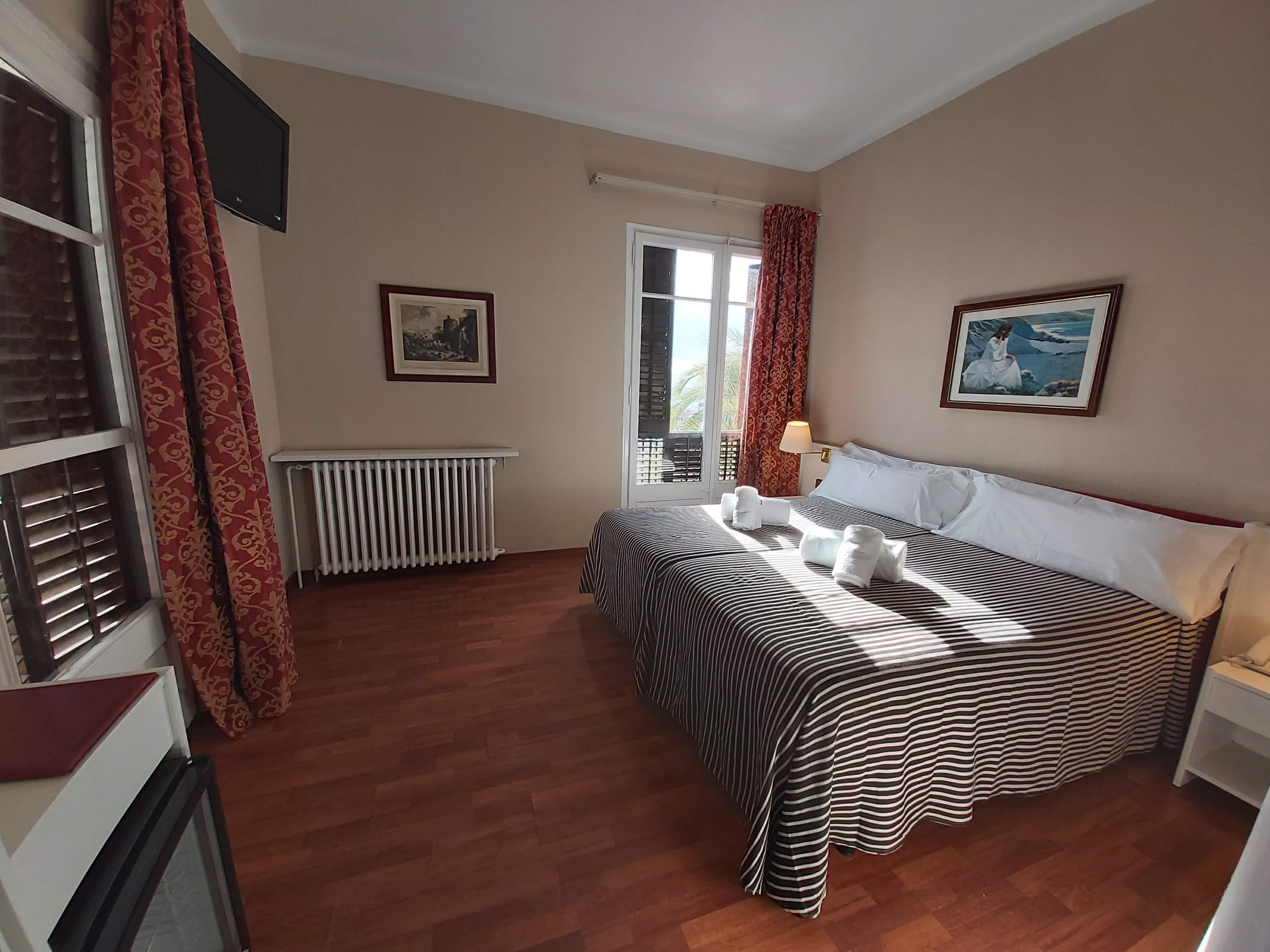 Hotel El Castell Sant Boi de Llobregat Eksteriør bilde
