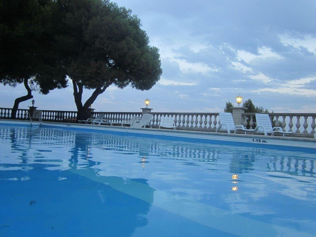 Hotel El Castell Sant Boi de Llobregat Eksteriør bilde