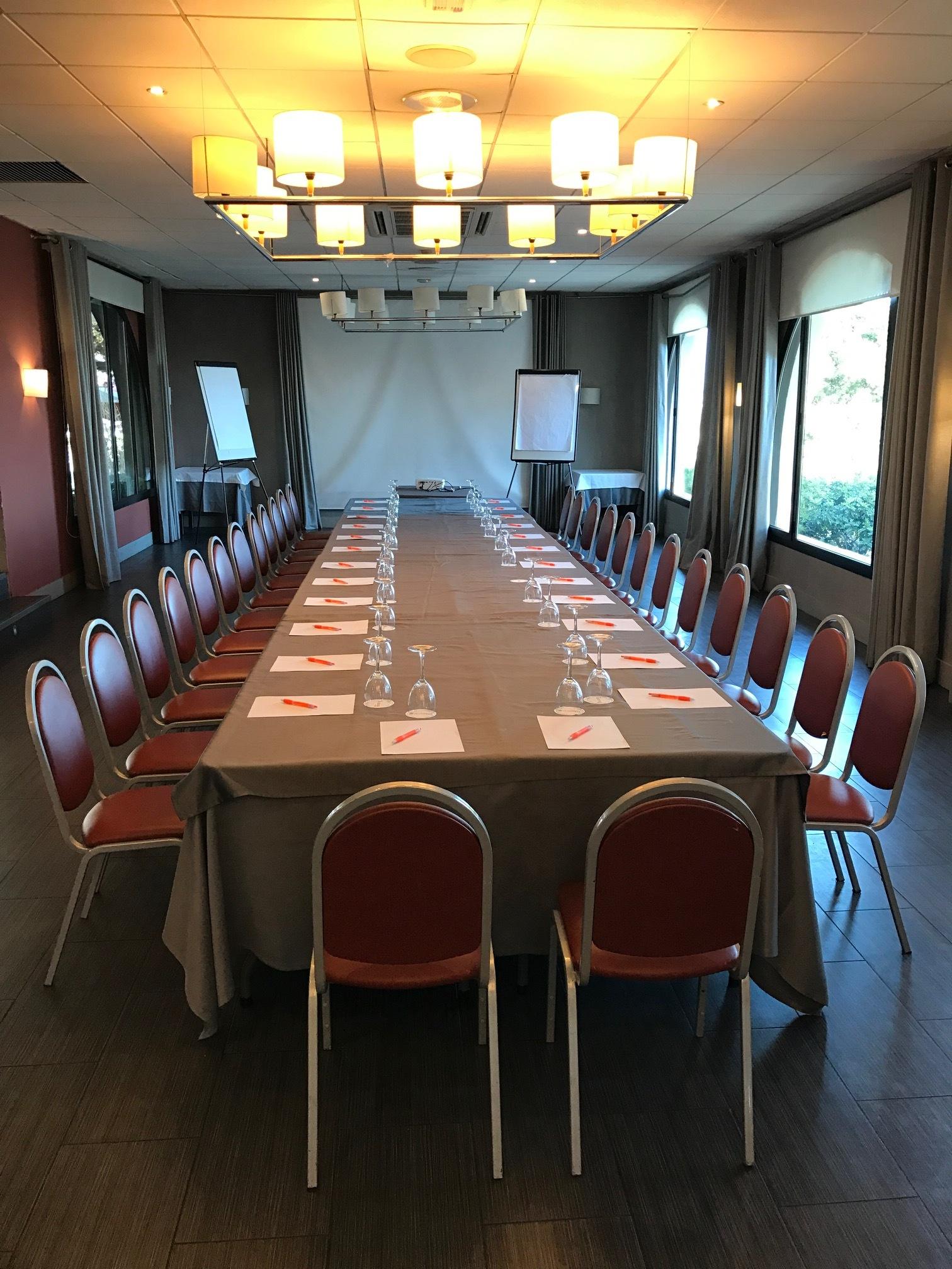 Hotel El Castell Sant Boi de Llobregat Eksteriør bilde