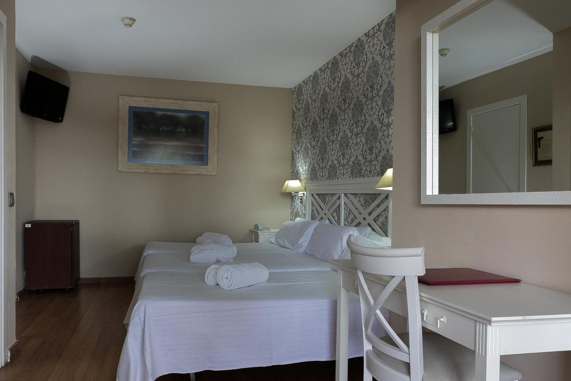 Hotel El Castell Sant Boi de Llobregat Eksteriør bilde