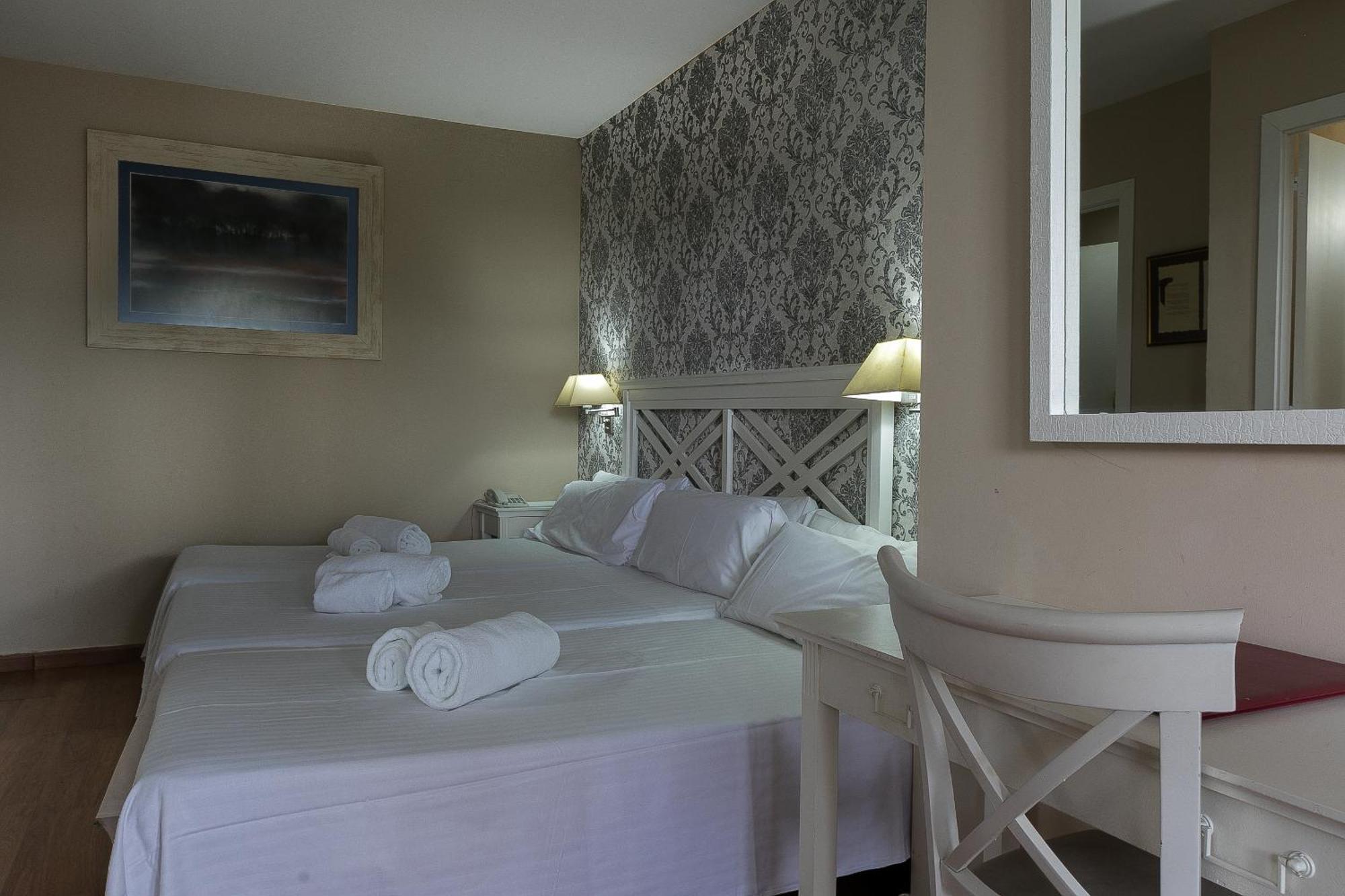 Hotel El Castell Sant Boi de Llobregat Eksteriør bilde