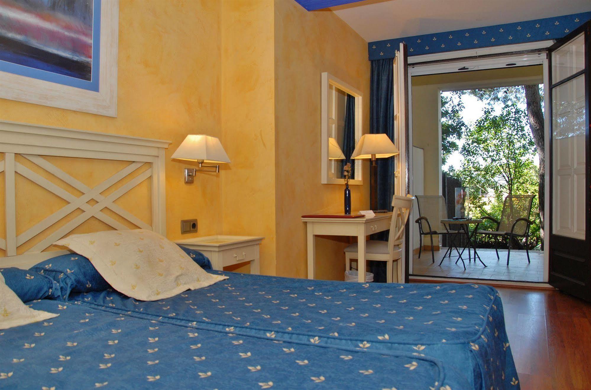 Hotel El Castell Sant Boi de Llobregat Eksteriør bilde