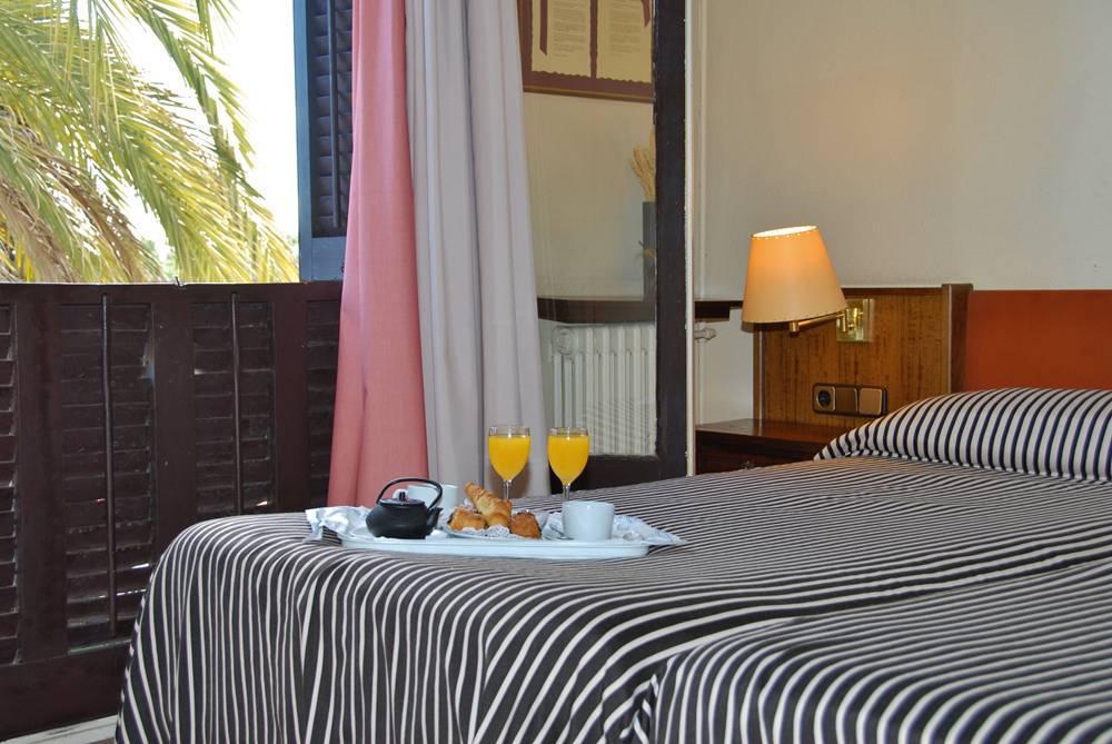 Hotel El Castell Sant Boi de Llobregat Eksteriør bilde